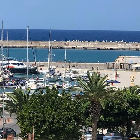 Erieta Sea View Apartment50m From The 레팀노